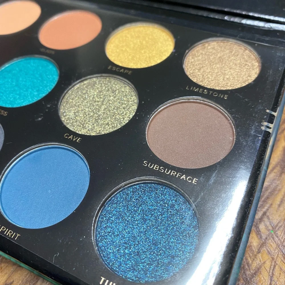 New HipDot Cenote Eyeshadow Palette Animal Test Free Vegan